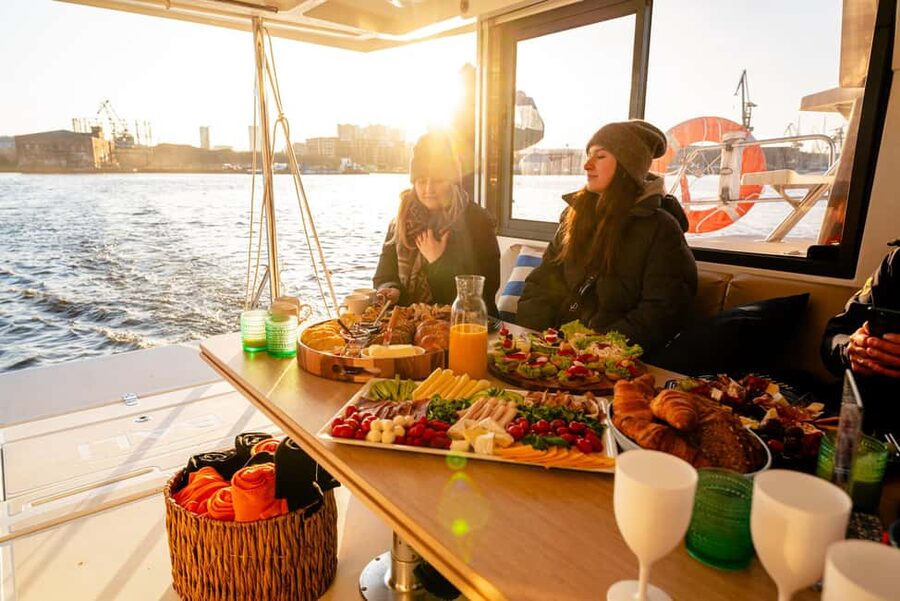 Gdansk/Sopot: Breakfast Cruise on a Catamaran - Choosing between Sopot and Gdańsk