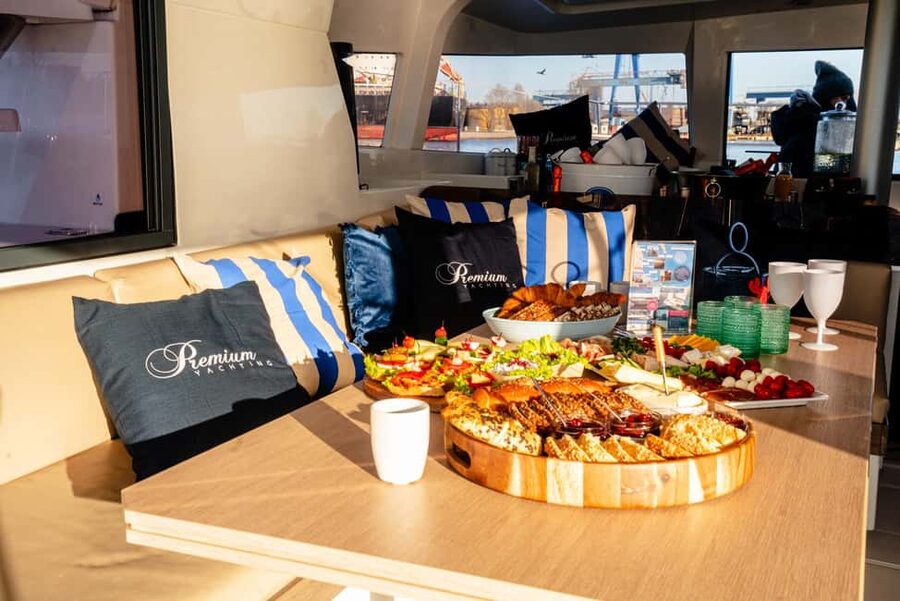 Gdansk/Sopot: Breakfast Cruise on a Catamaran - Breakfast quality and what is served