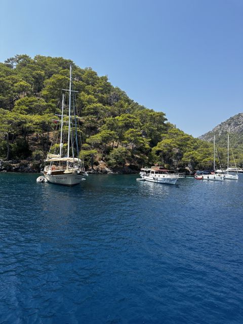 Gocek: Yacht Trip and 12 Island Full-Day Tour with Lunch - Aquarium Bay is about clear water and open views