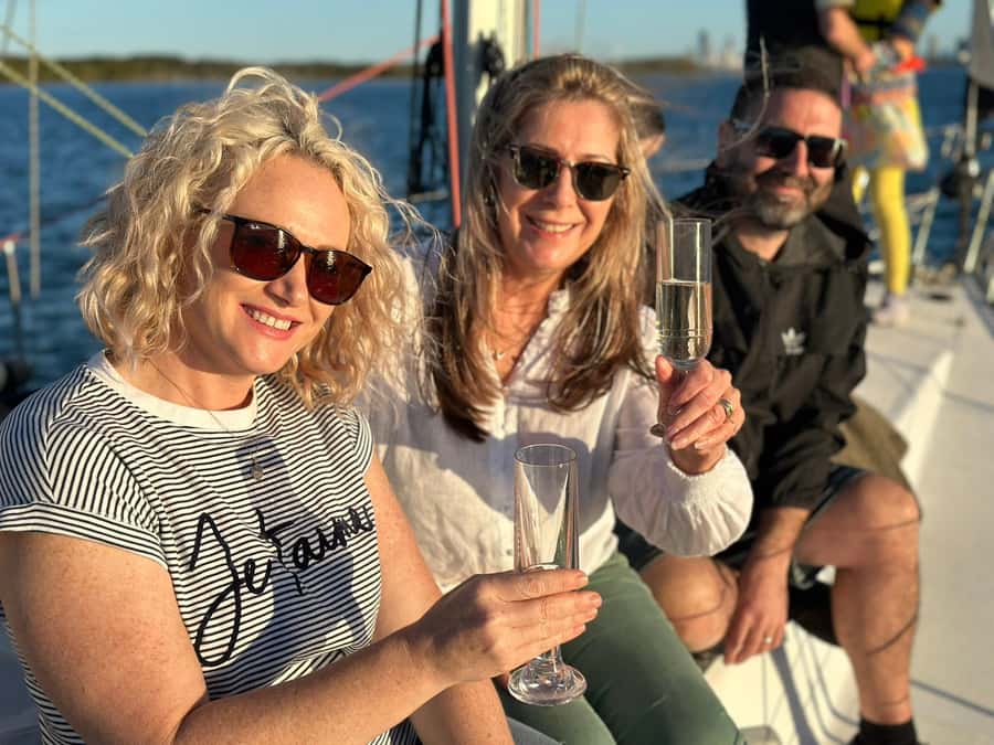 Gold Coast: Sunset Sailing Cruise incl food & drinks - Key points at a glance