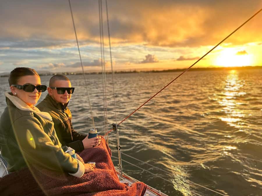 Gold Coast: Sunset Sailing Cruise incl food & drinks - Food, drinks, and the right level of comfort