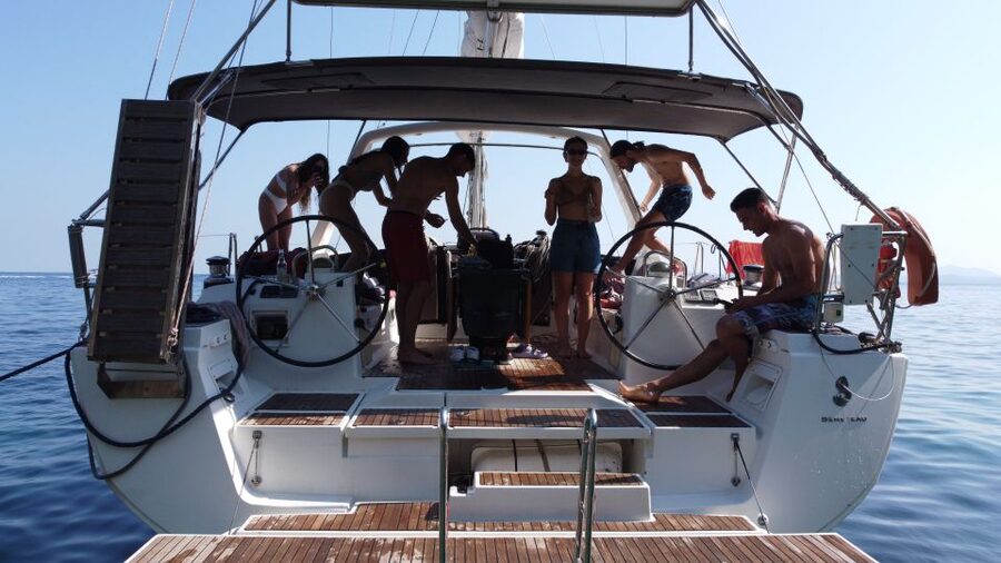 Gouvia: Corfu Island Sailing Trip with Snack and Soft Drinks - Lunch on deck, with sensible expectations