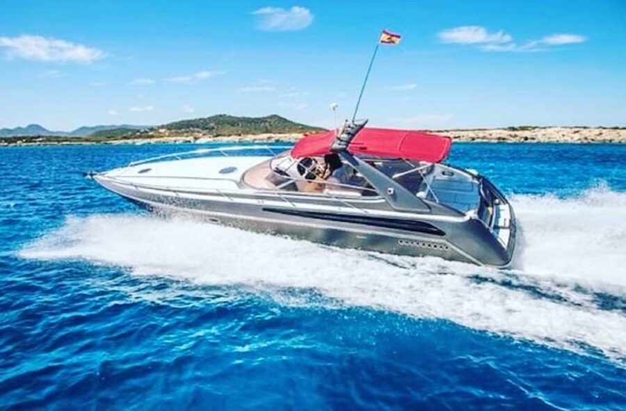 Gran Canaria: Private yacht excursion with Aperitif, drinks and snorkeling - Sailing south toward Mogán