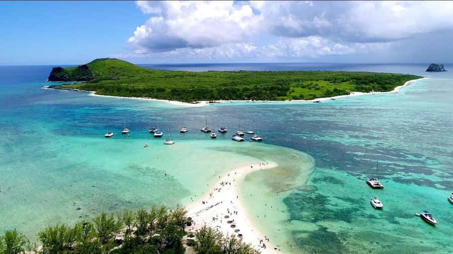 Grand Baie: Catamaran 3 Islands Cruise & Lunch on the Island - Who should book this cruise?