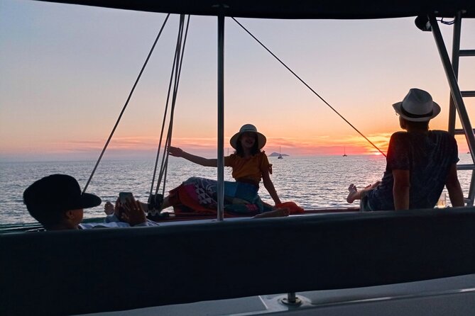 Half-Day Exclusive Catamaran Cruise in Santorini with Meal and Open Bar - What the $133 price includes