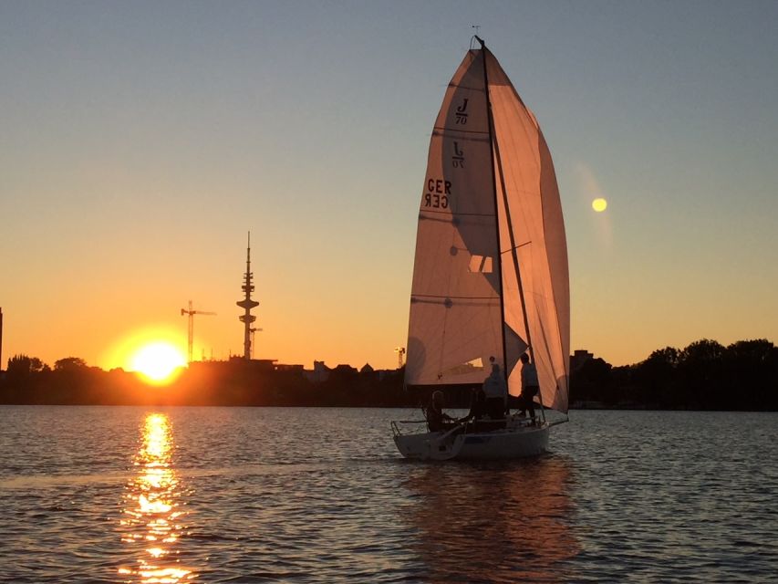 Hamburg: Alster River Sailboat Tour with Sundowner - Sailing the Outer Alster for one hour