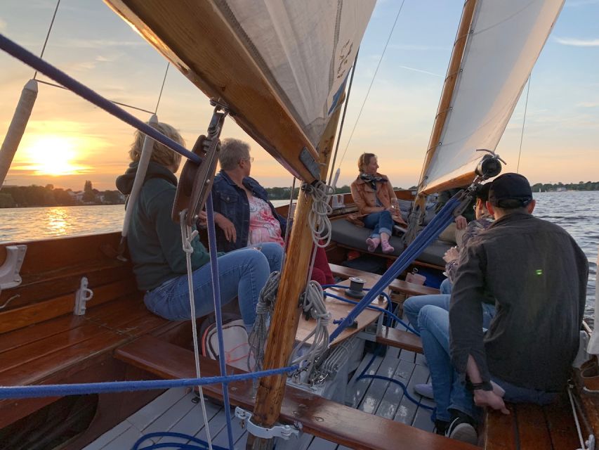 Hamburg: Alster River Sailboat Tour with Sundowner - Boarding the wooden cutter