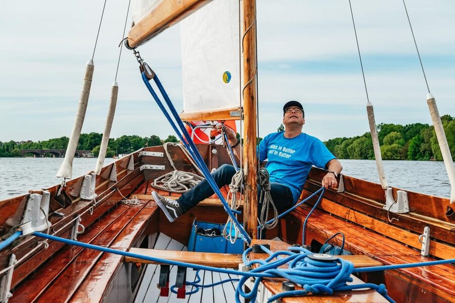 Hamburg: Alster River Sailing Tour on a 2-Masted Sailboat - Who should book this sailing trip?