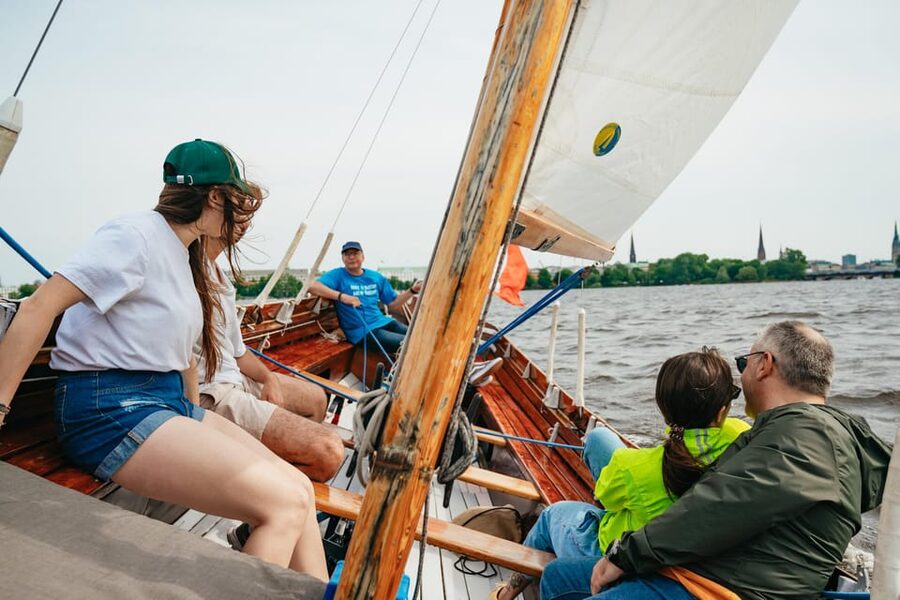 Hamburg: Alster River Sailing Tour on a 2-Masted Sailboat - The Alster Fountain and Hamburg’s water-level view
