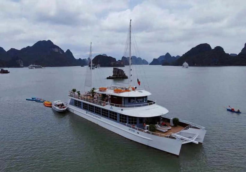 Hanoi/Ha Long: Ha Long Bay Luxury Day Cruise by Catamaran - Boarding the modern catamaran
