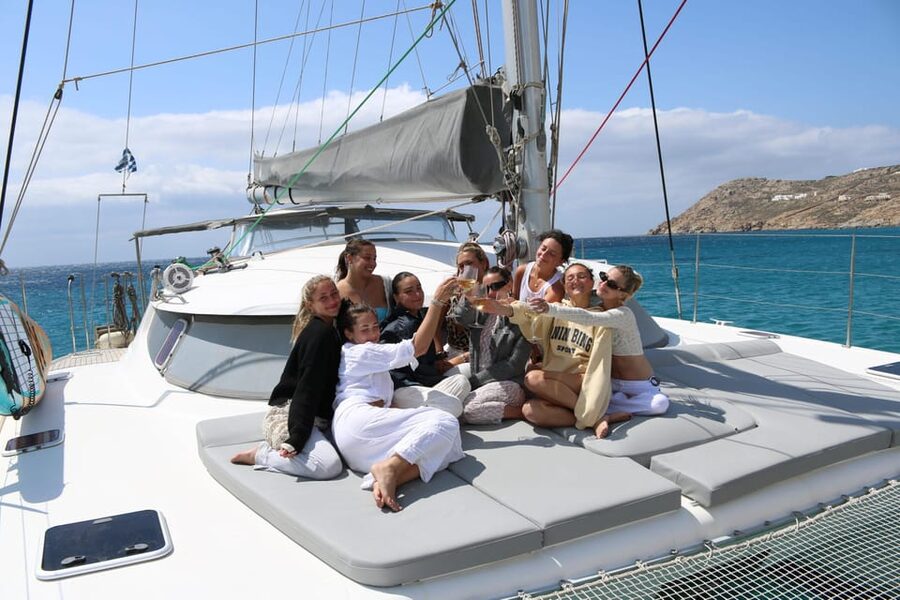 Heraklion: Dia Island Luxury Catamaran Cruise with Meal - Nearly four hours at anchor