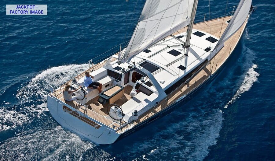 Heraklion: Dia Island Luxury Sailing Trip with Meal & Drinks - Sailing out from Heraklion’s Venetian port