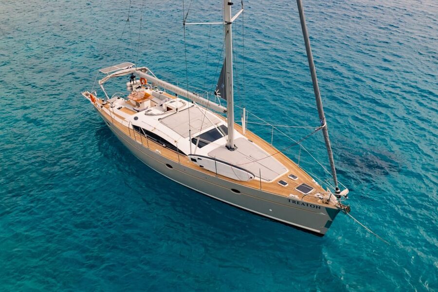 Heraklion: Dia Island Luxury Sailing Trip with Meal & Drinks - The crossing to Dia Island