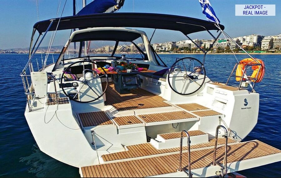 Heraklion: Dia Island Luxury Sailing Trip with Meal & Drinks - Three and a half hours in Dia’s clear water