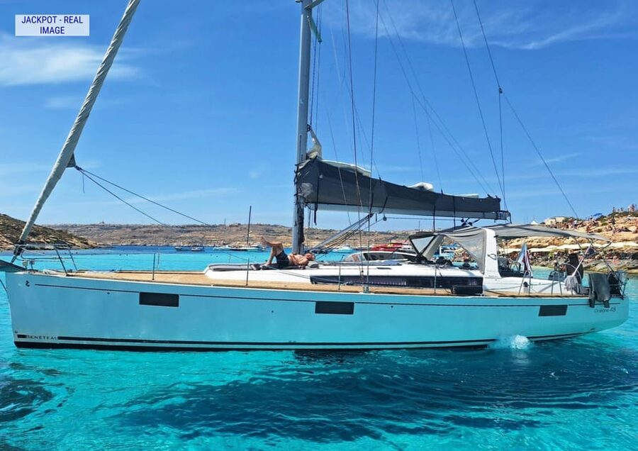 Heraklion: Dia Island Luxury Sailing Trip with Meal & Drinks - Choosing between TREATON and JACKPOT
