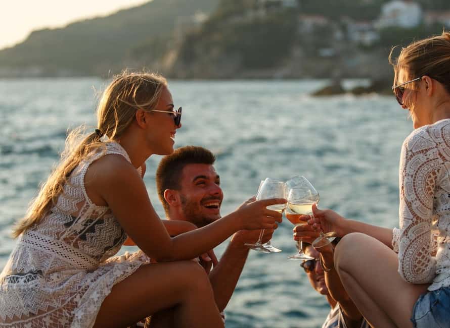 Heraklion Luxury Sailing Catamaran Dia Island | Gourmet Menu - Who will enjoy this most?