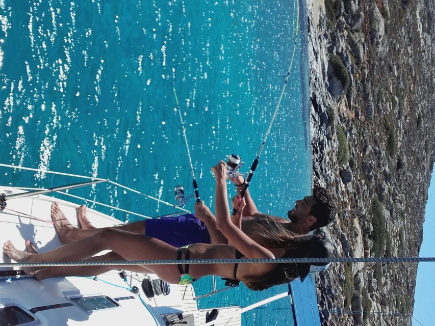 Heraklion: Sailboat Cruise to Dia Island with Drinks & Lunch - What the crew adds to the experience