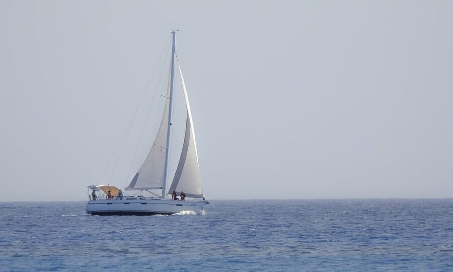 Heraklion: Sailing Cruise to Dia Island with Drinks and Meal - Swimming, snorkeling, SUP, and fishing