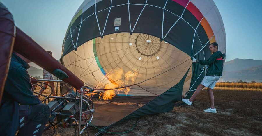 Heraklion: Sunrise Balloon Flight & Sunset Catamaran Cruise - Breakfast, certificates, and a mountain pause