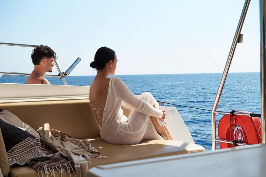 Hersonissos: Dia Catamaran Cruise with Lunch & Drinks - Sailing from Hersonissos on a 20-person catamaran