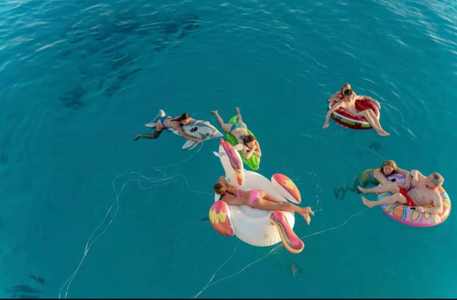 Hurghada: Luxury Yacht Trip with Personal Crew and Chef - Snorkeling at two Red Sea sites
