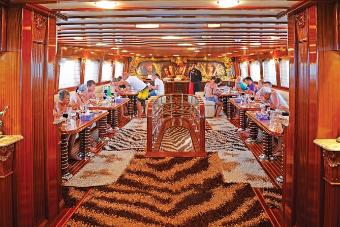 Hurghada Pirates sailing boat to Orange bay & Buffet Lunch - What arrives on the buffet table