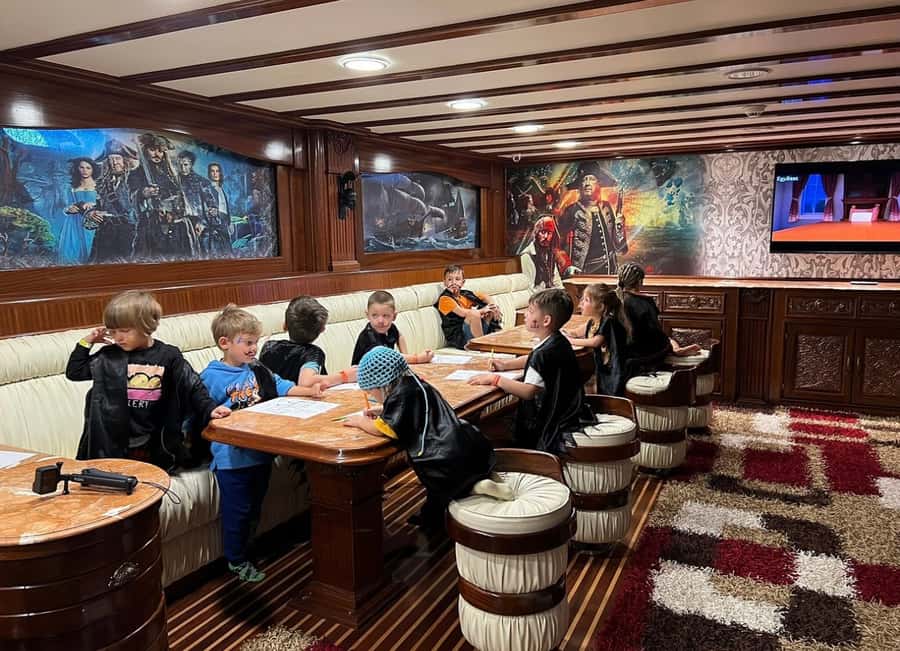 Hurghada: Pirates Sailing Boat to Orange Bay with Transfers - Lunch in the Air-Conditioned Salon