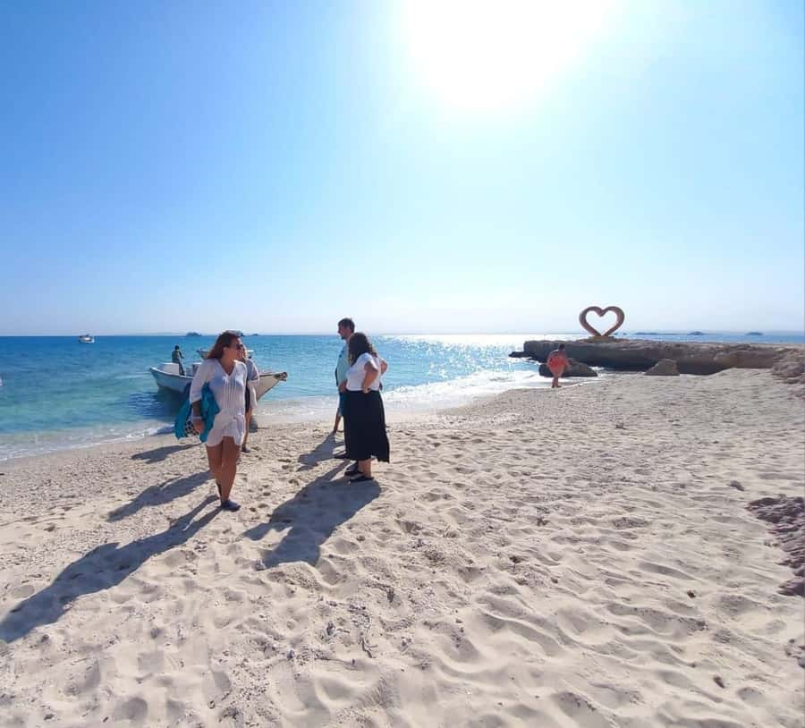 Hurghada: Yacht trip To Magawish island w Snorkeling & Lunch - The yacht, group size, and comfort