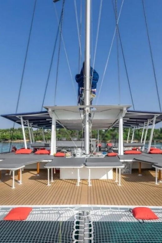 Hyères : Catamaran Dinner Cruise at Fort of Brégançon - The return from 10:00 PM to 11:00 PM