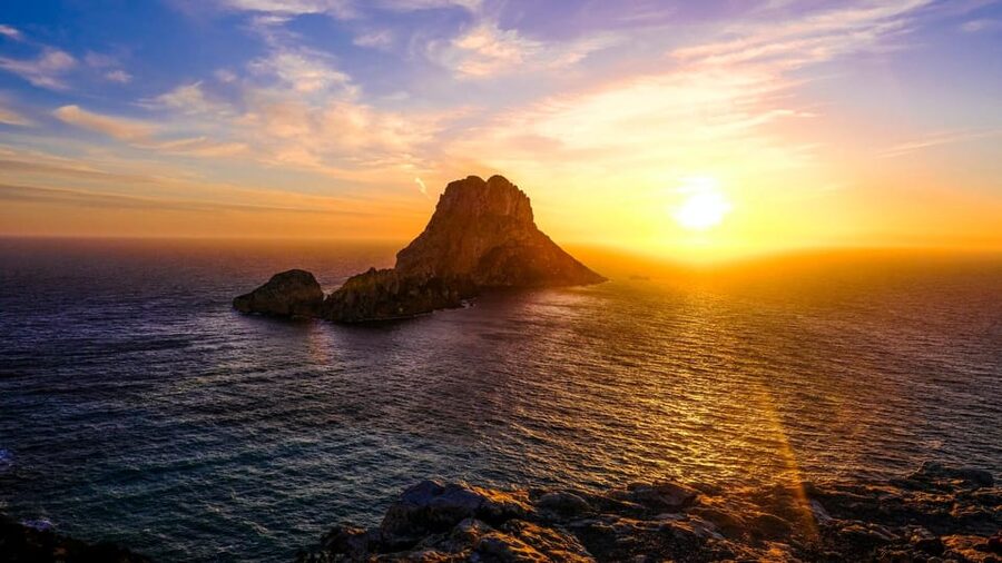 Ibiza: Midday or Sunset Sailing with Snacks and Open Bar - Why the sunset sailing is the popular choice