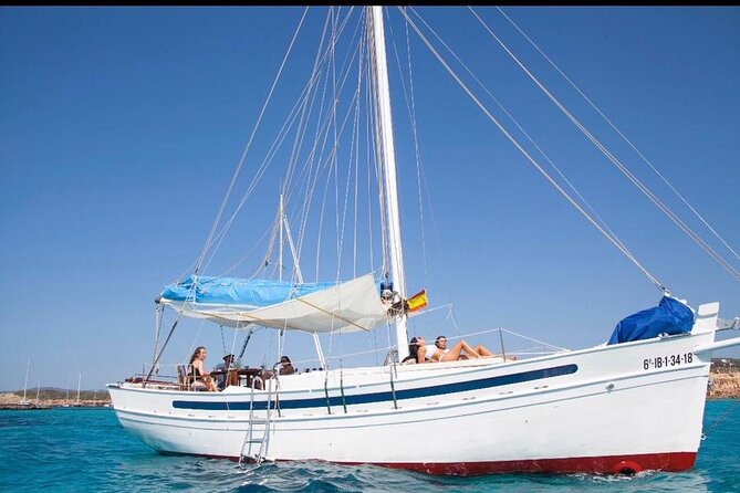 Ibiza: Private Sailboat with Tapas, Open Bar & Music - Music, space, and the private setting