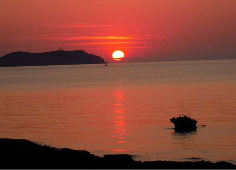 Ibiza: Sunset Private Sailboat with Tapas & Premim Open Bar - Why this sunset sail feels different from a standard boat trip