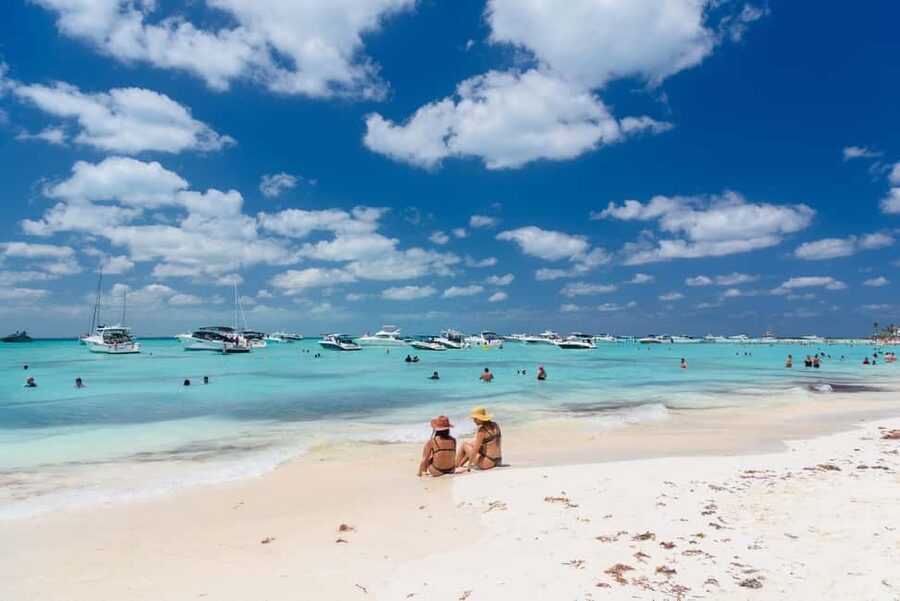 Isla Mujeres: Catamaran Ride with Open Bar, Snorkeling, and Lunch - Sailing from Cancun with the Caribbean in view