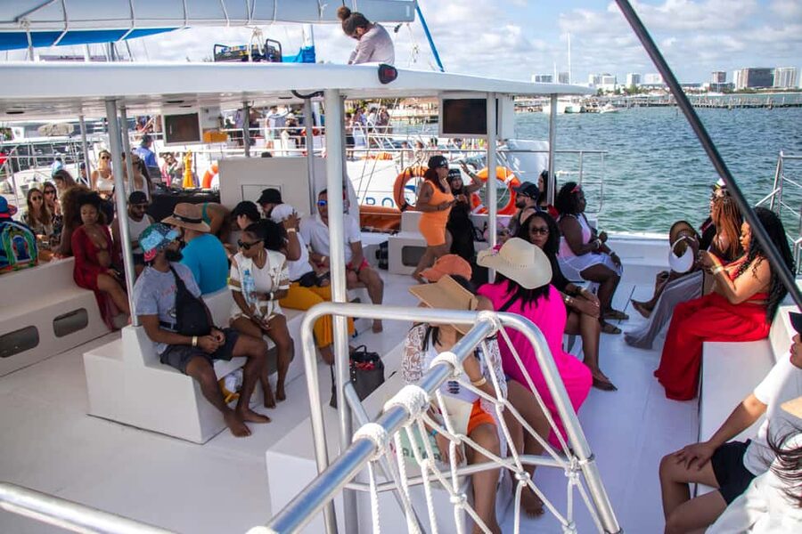 Isla Mujeres Catamaran, Snorkel & Buffet Lunch - Playa Norte: beautiful water, limited free time