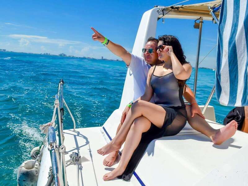 Isla Mujeres: Catamaran with Open Bar, Snorkeling and Lunch - Playa Norte and the beach-club stop