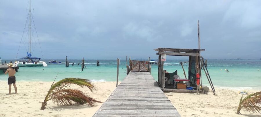 Isla Mujeres: Catamaran with Open Bar, Snorkeling and Lunch - Buffet lunch, optional meals, and timing