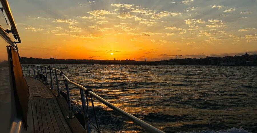 Istanbul: Bosphorus and Golden Horn Sunset Yacht Cruise - Key points at a glance