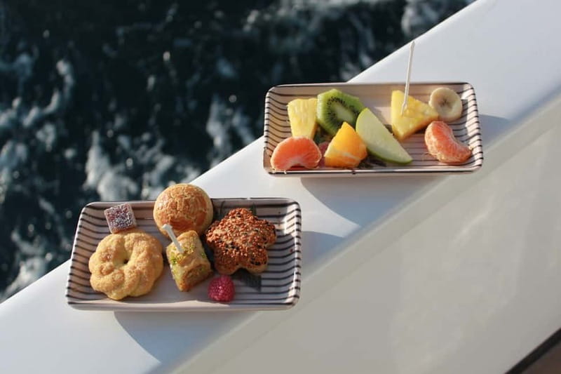 Istanbul: Bosphorus Private Guided Yacht Cruise with Snacks - Anadolu Hisarı and Küçüksu Palace