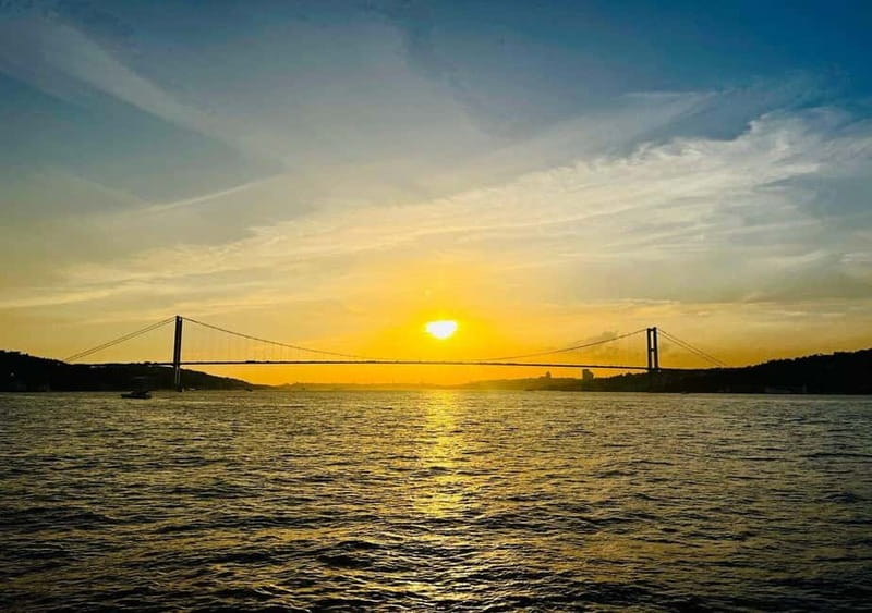 Istanbul: Bosphorus Private Guided Yacht Cruise with Snacks - Beylerbeyi Palace and Maiden’s Tower
