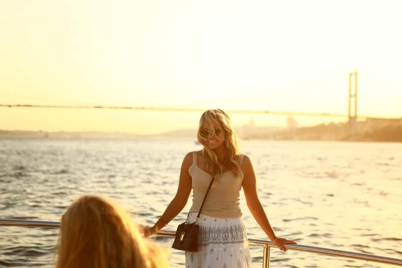 Istanbul: Bosphorus Private Guided Yacht Cruise with Snacks - Starting at Kuruçeşme Park