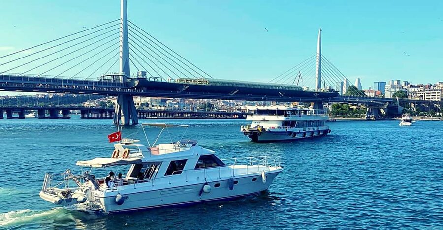 İstanbul: Bosphorus Private Yacht Cruise with Tea and Coffee - Key points at a glance