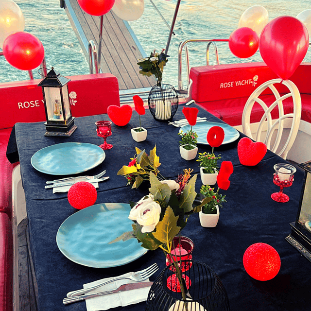 İstanbul: Bosphorus Private Yacht Cruise with Tea and Coffee - The two-hour route and its main sights