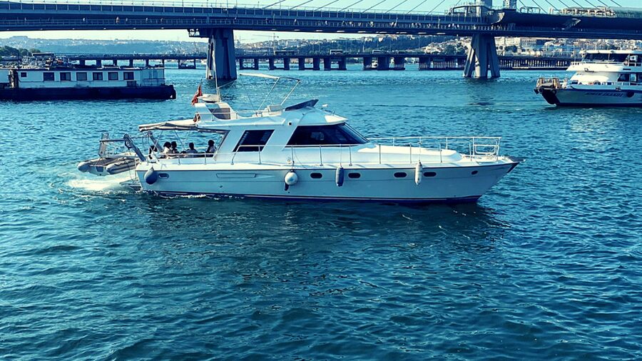 İstanbul: Bosphorus Private Yacht Cruise with Tea and Coffee - Tea, coffee, and bringing your own food