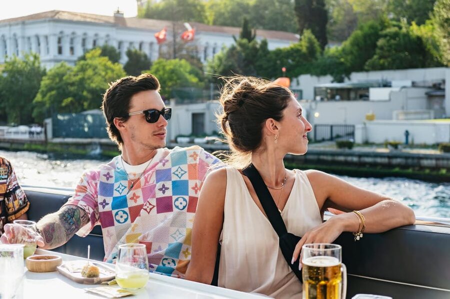 Istanbul: Bosphorus Sunset Cruise on a Luxury Yacht - Beylerbeyi, Uskudar, and Maiden’s Tower