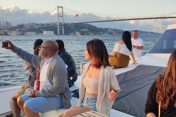 Istanbul Bosphorus Sunset Cruise on Luxury Yacht - Küçüksu Palace, Kuleli, and Beylerbeyi