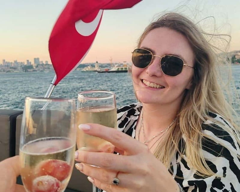 Istanbul: Bosphorus Sunset or Night Yacht Cruise & Transfers - Dolmabahçe Palace and Çırağan Palace