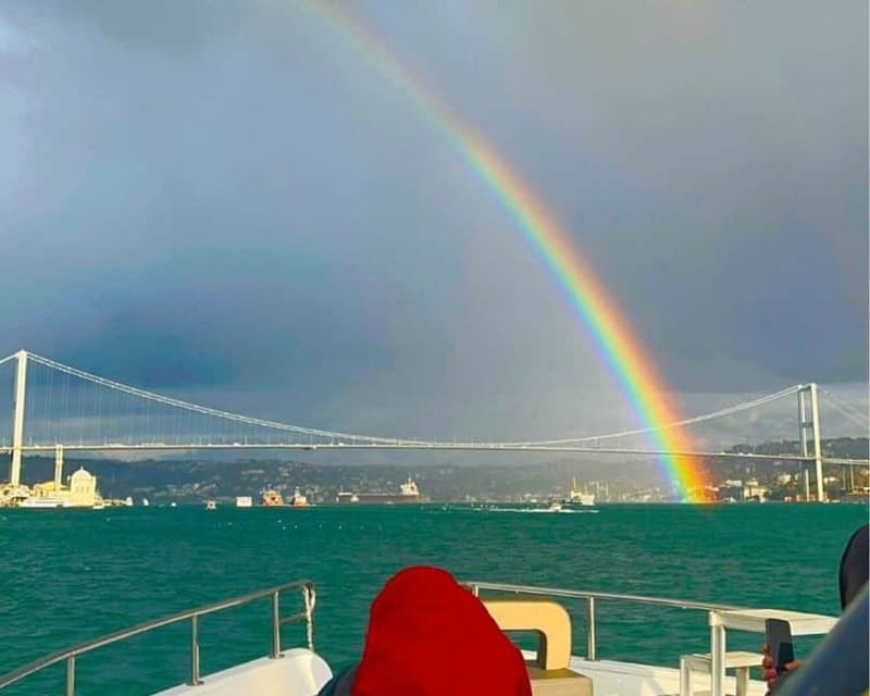 Istanbul: Bosphorus Sunset or Night Yacht Cruise & Transfers - Rumeli Fortress and the Fatih Sultan Mehmet Bridge