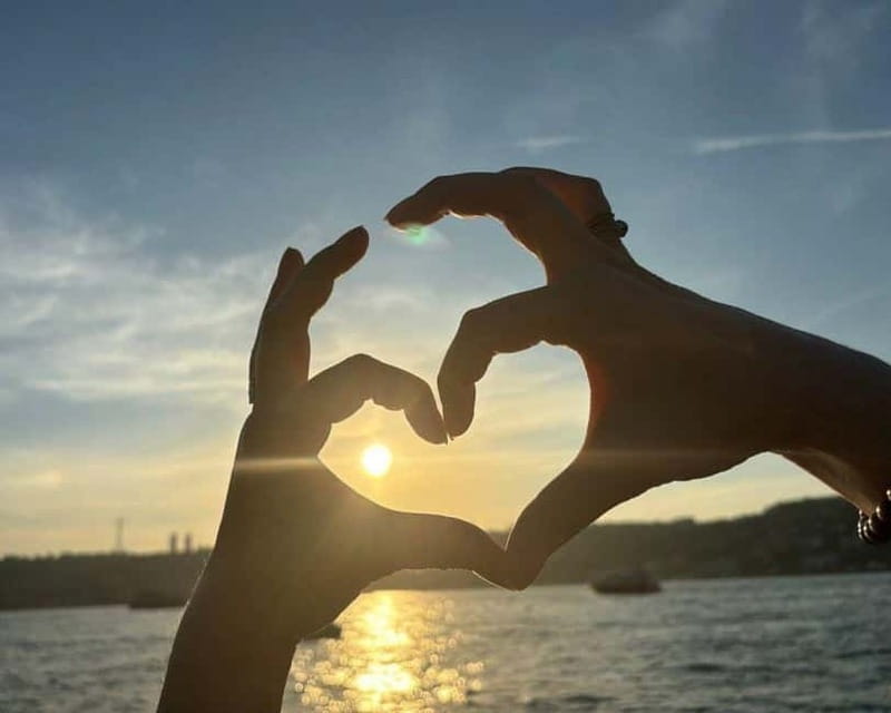 Istanbul: Bosphorus Sunset or Night Yacht Cruise & Transfers - Beylerbeyi Palace and Maiden’s Tower