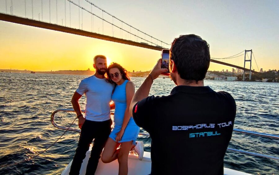 Istanbul: Bosphorus Sunset Yacht Cruise with Live Guide - Key points to know before you book