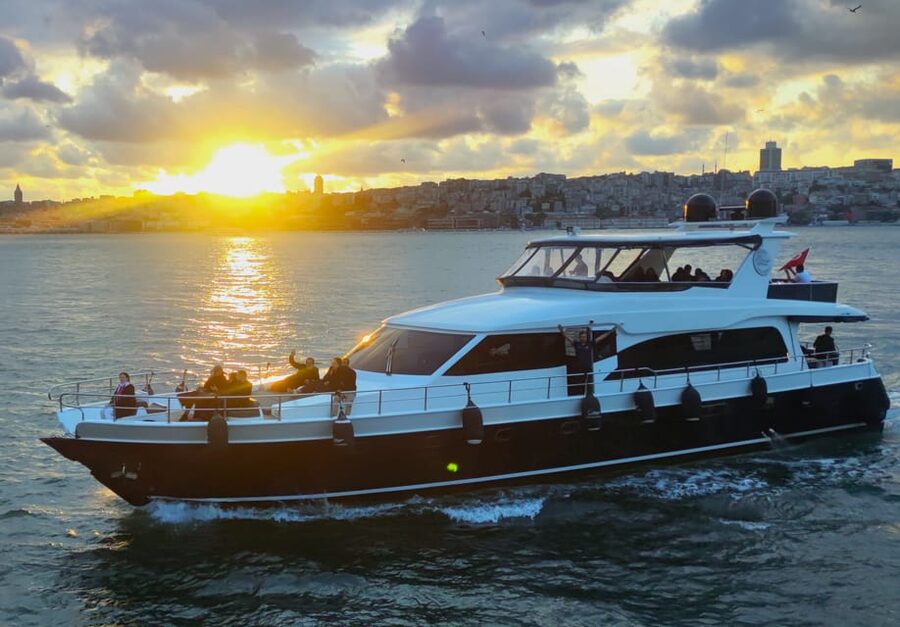 Istanbul: Bosphorus Sunset Yacht Cruise with Live Guide - Weather, clothing, and practical limits